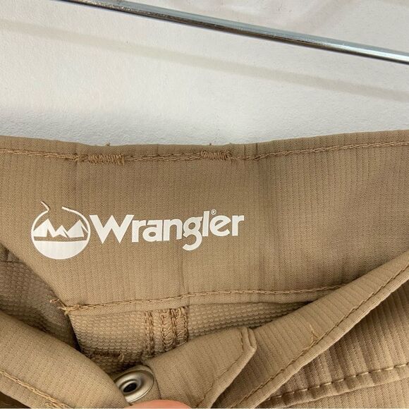 Wrangler Shorts Men’s Size 40 Tan Cargo Quick Dry Golf Outdoor Hiking Trekking - Picture 3 of 14